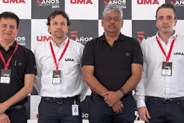 Grupo UMA inaugura la planta de ensamblaje más avanzada de Latinoamérica en Pereira De Izq. a Der. Alejandro Londoño Gerente de Mercadeo de Grupo UMA, Jagnesh Adlakha Gerente de servicio para Latinoamérica Bajaj, Tomas Eastman director de supply chain, Manish Rathore, Director Bajaj para Latinoamérica, Antonio Lama presidente de Grupo UMA y Neeraj Sharma, gerente de ventas para Latinoamérica Bajaj