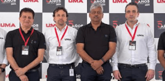 De Izq. a Der. Alejandro Londoño Gerente de Mercadeo de Grupo UMA, Jagnesh Adlakha Gerente de servicio para Latinoamérica Bajaj, Tomas Eastman director de supply chain, Manish Rathore, Director Bajaj para Latinoamérica, Antonio Lama presidente de Grupo UMA y Neeraj Sharma, gerente de ventas para Latinoamérica Bajaj