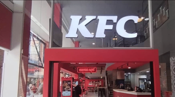 KFC Colombia convierte primeros empleos en proyectos de vida: historias de crecimiento detrás del mostrador