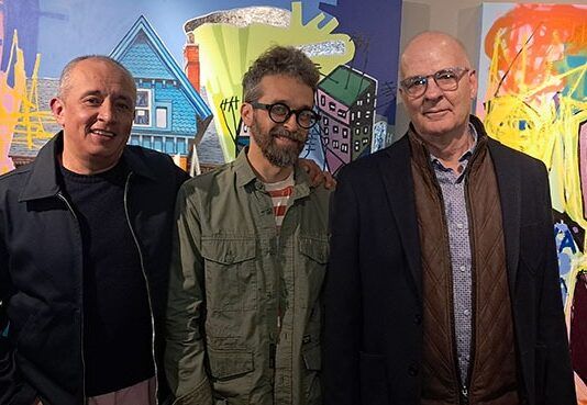 “Habitantes y Ciudades”: diálogo entre el retrato y la vida urbana en la Galería Baobab de Bogotá