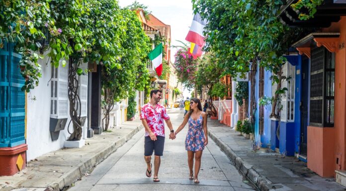 Viajes en solitario y destinos de playa lideran las preferencias del turismo colombiano en 2026